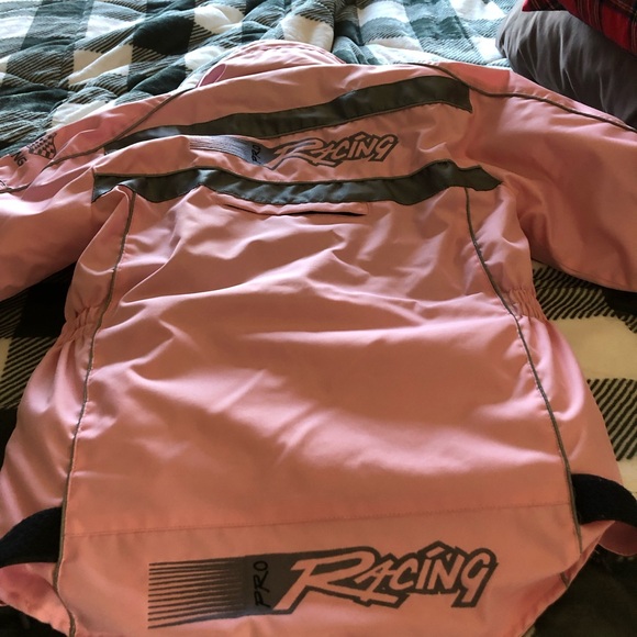 Ladies pink lined winter coat. - Picture 3 of 14